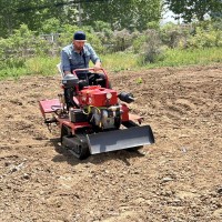 旱地用的25馬力小四輪拖拉機(jī)水旱兩用履帶旋耕機(jī)開溝回填除草